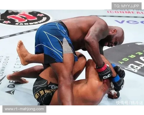 “热蛋”刘易斯再现标志性脱裤庆祝，33秒TKO利马